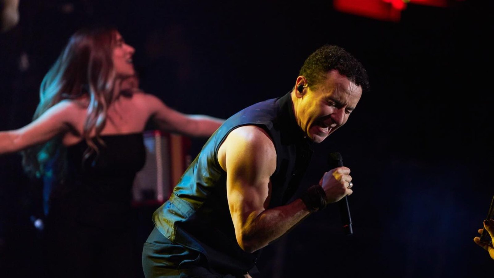 Fonseca cierra ‘Tropicalia’ en la CDMX: “La evolución es perder el miedo a experimentar a nivel musical”