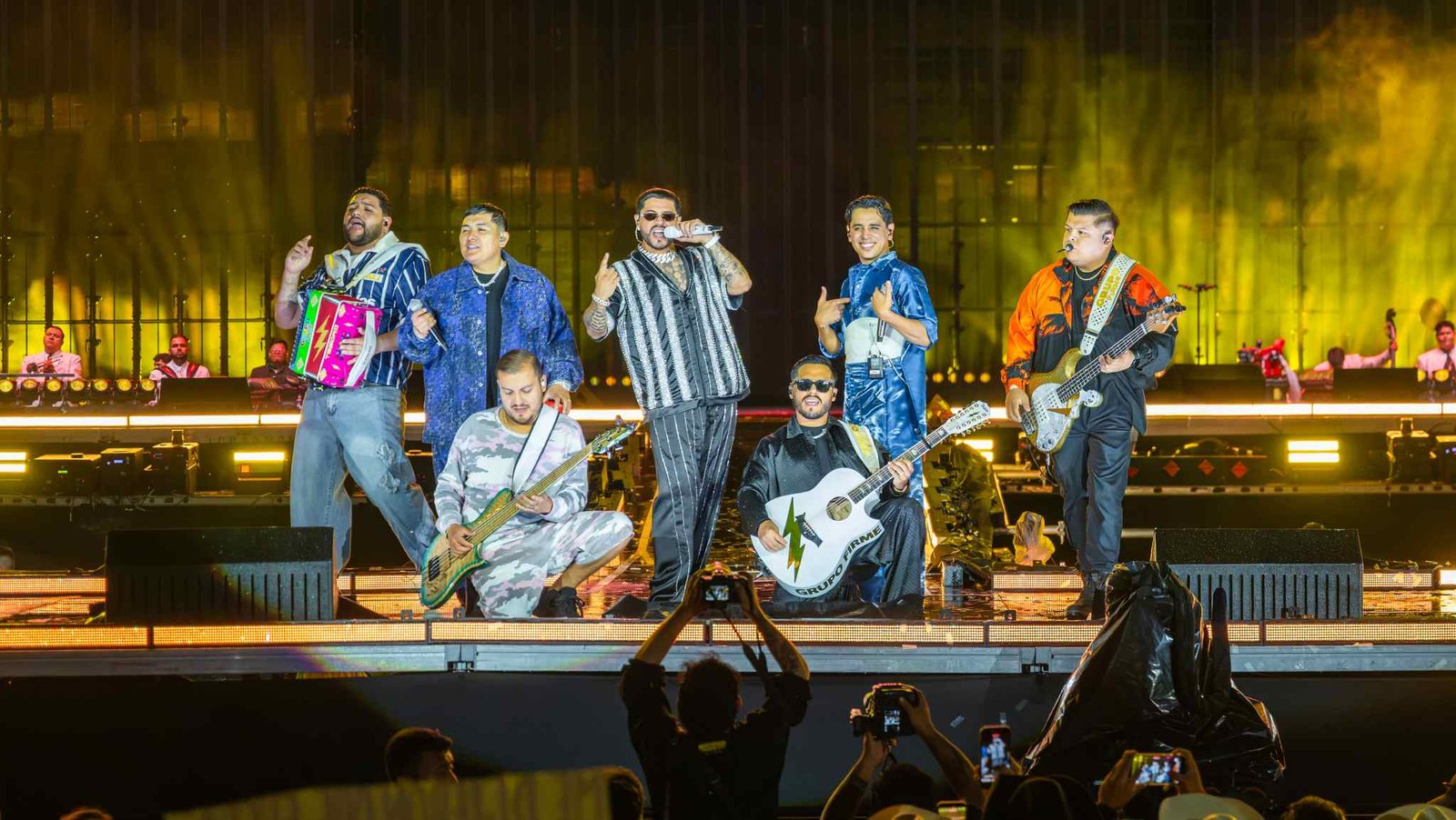 Grupo Firme consagra su historia en el Estadio GNP: Una banda que se divierte logrando lo imposible