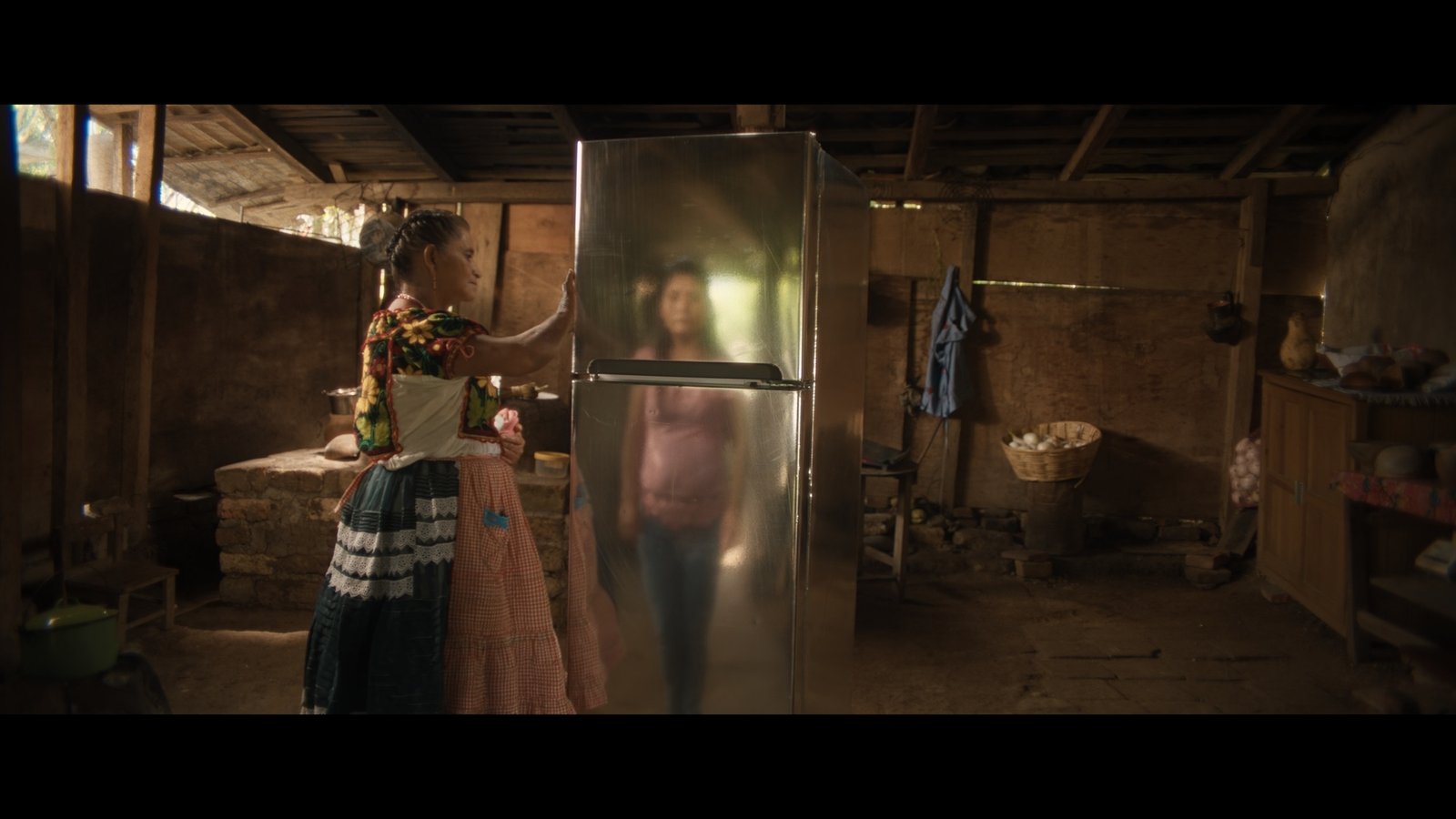 La Raya: El refrigerador misterioso que confronta la soledad y el destino en Oaxaca