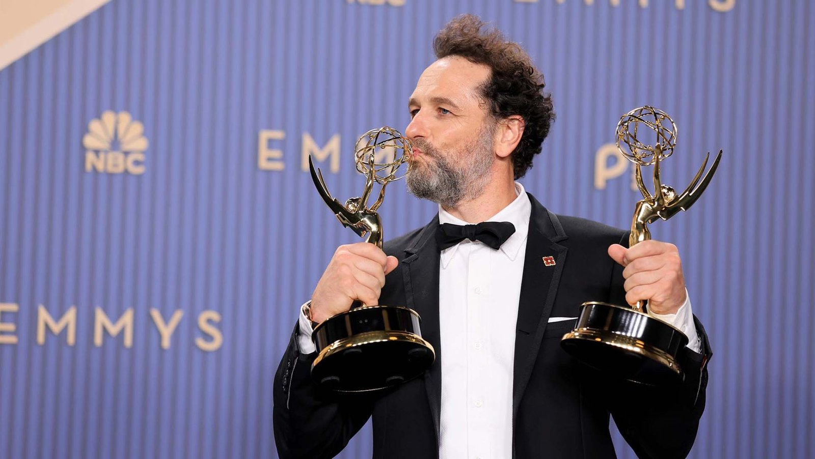 Matthew Rhys logra un doblete histórico con ‘Widow’s Bay’ y ‘The beast in me’: El rey de los Emmy 2026