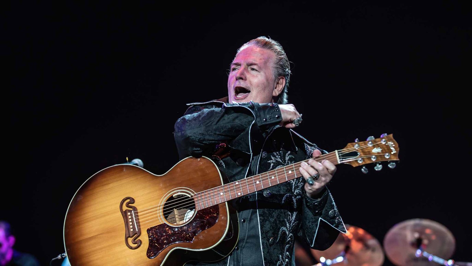 Miguel Mateos en el Auditorio Nacional: Contra el abuso y por los migrantes a ritmo de rock