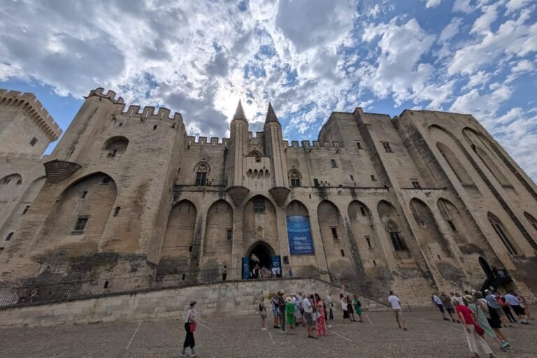 El Palacio de los Papas de Aviñón: Un viaje al corazón medieval de la Provenza