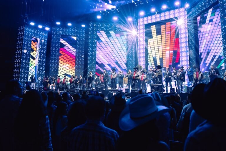 Banda Machos y El Recodo viven noche para recordar en la Arena CDMX