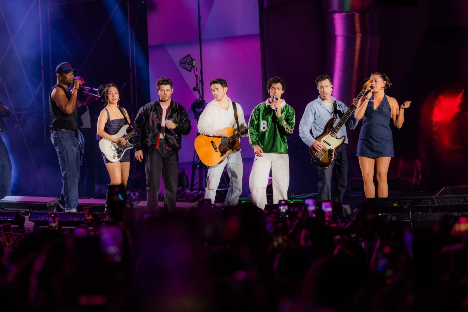 Tecate Emblema Jonas Brothers