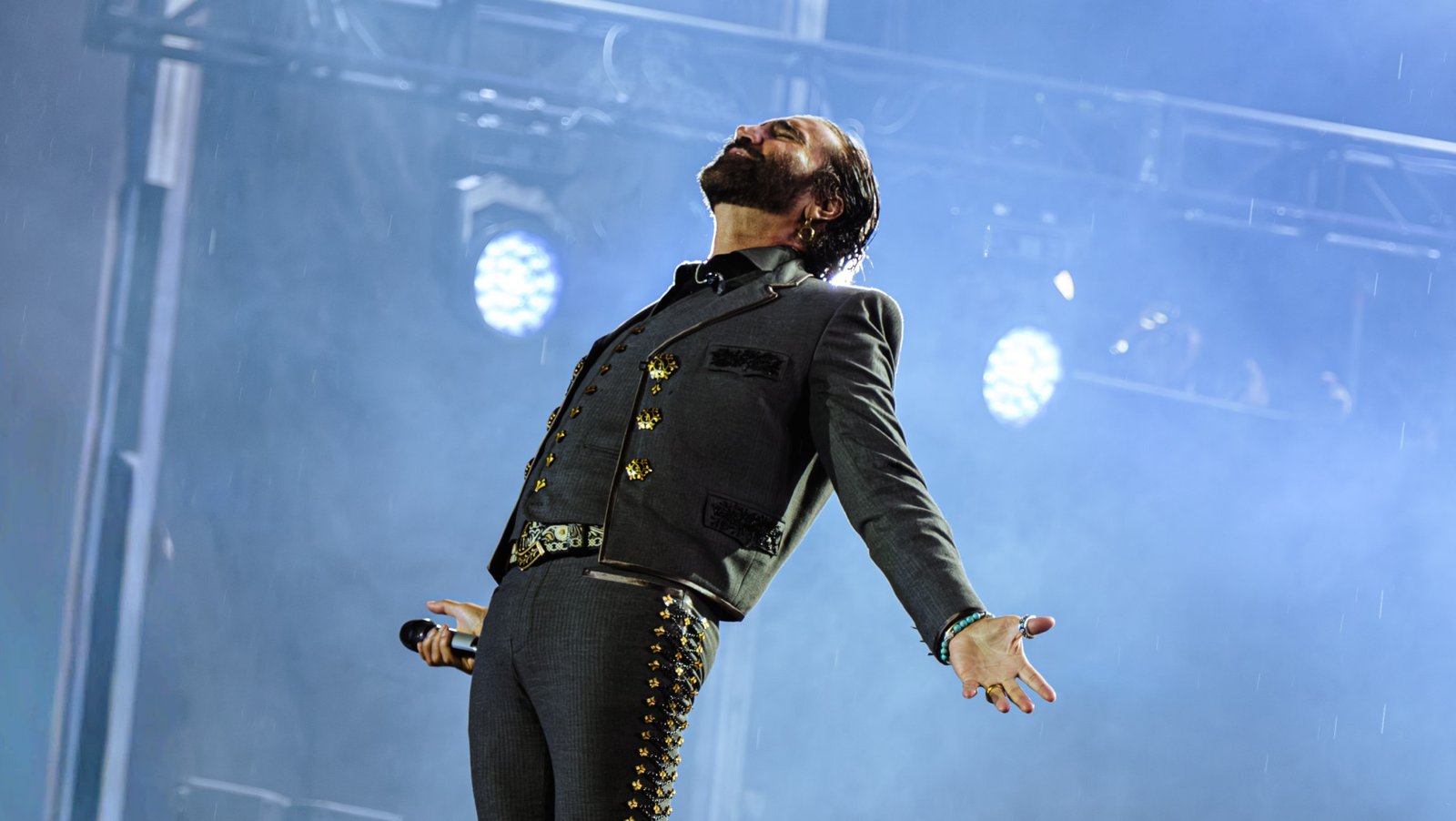Alejandro Fernández cierra el Festival Arre: El galope del charro a prueba de tormentas