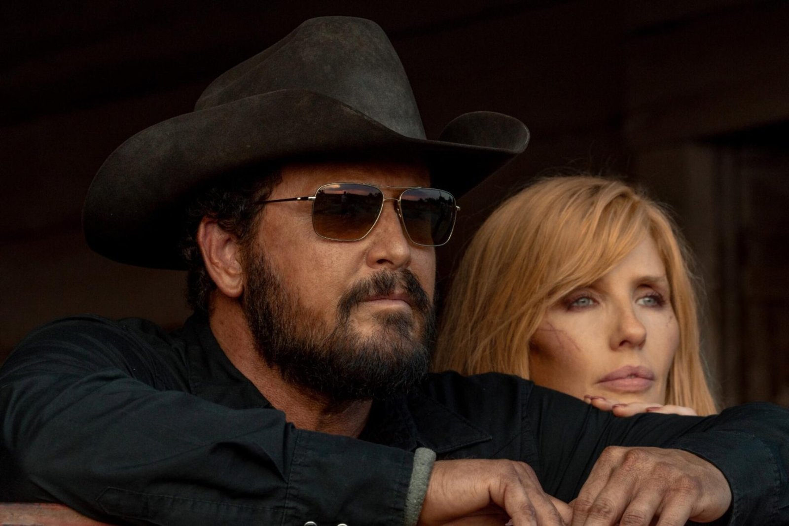 Kelly Reilly y Cole Hauser en Dutton Ranch