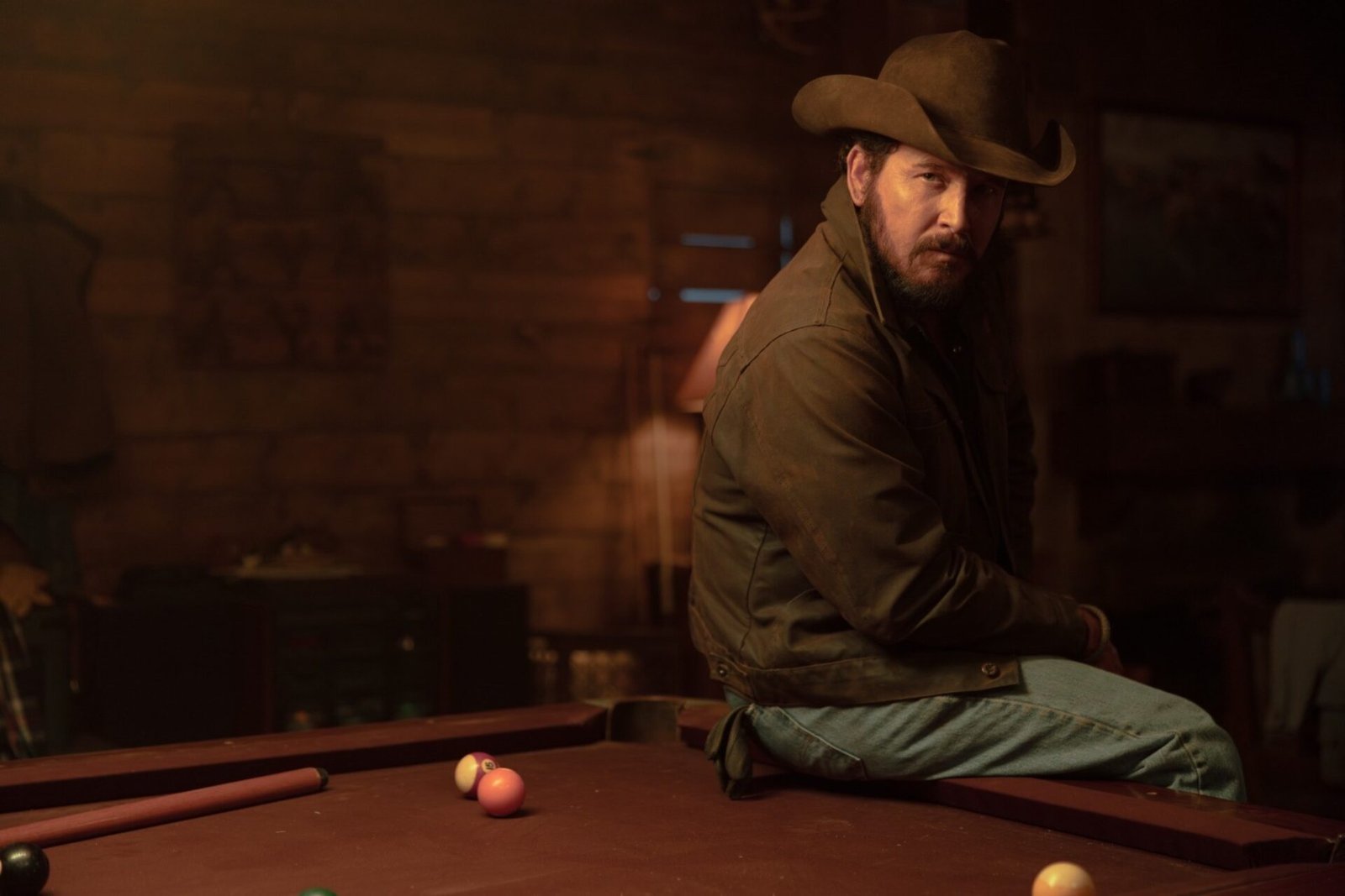 Kelly Reilly y Cole Hauser en Dutton Ranch