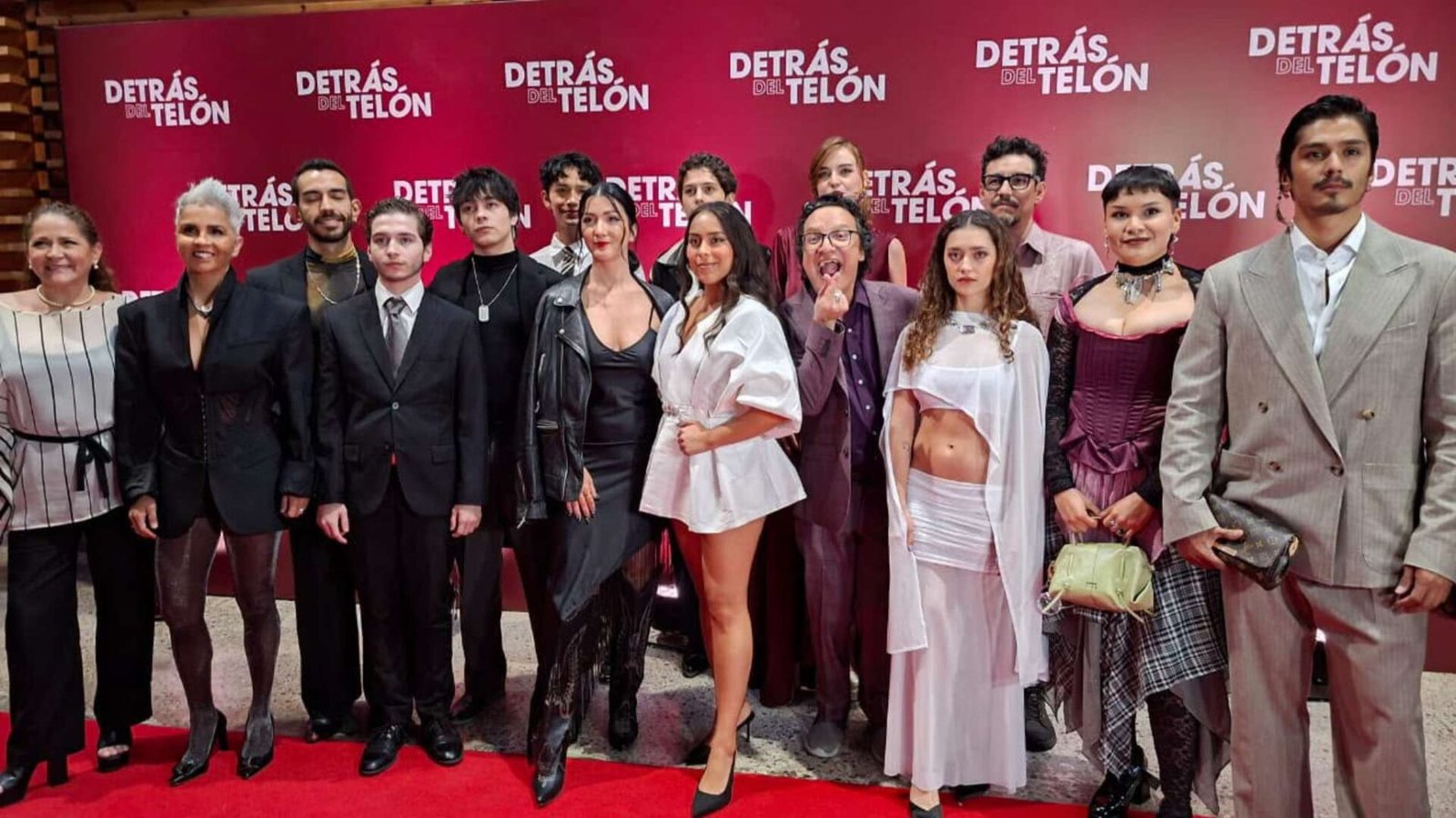Eréndira Ibarra produce Detrás del telón