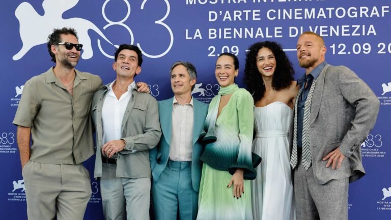 Gael García presenta Hombre al agua en Venecia