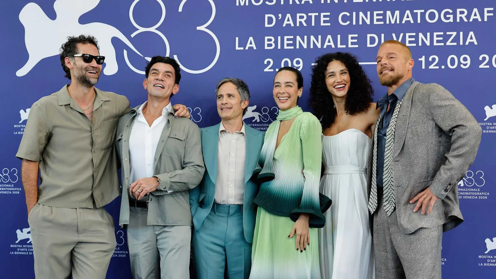 Gael García Bernal y Ricky Martin conquistan Venecia con ‘Hombre al agua’ y el dilema de la vida correcta