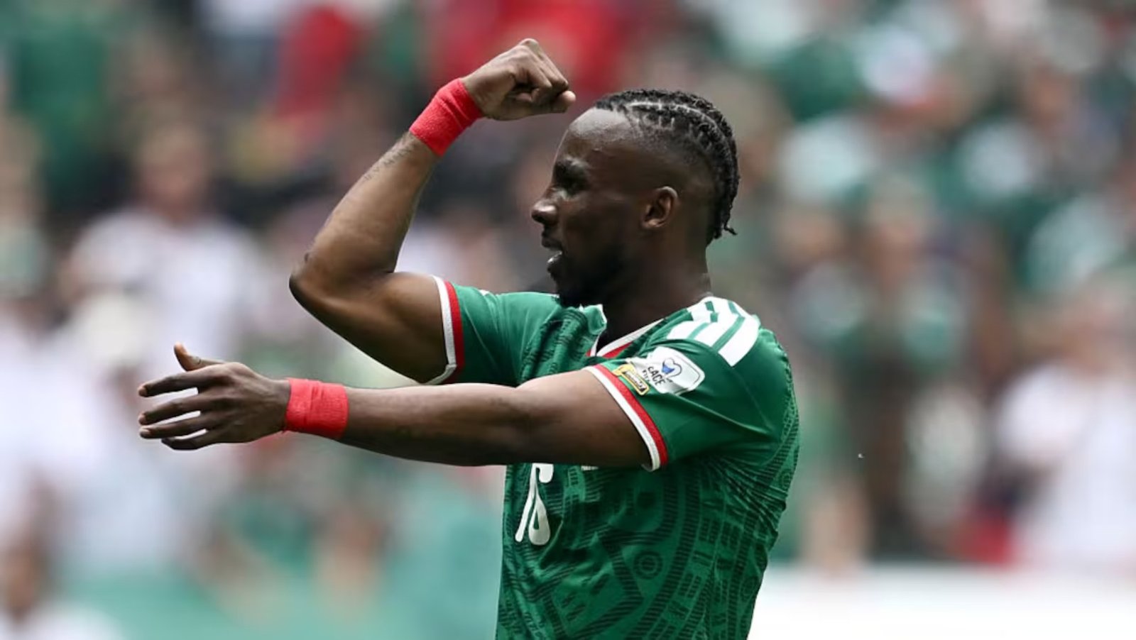 Julián Quiñones y el grito del descalzo: Una mirada al jugador del partido México 2 – 0 Sudáfrica