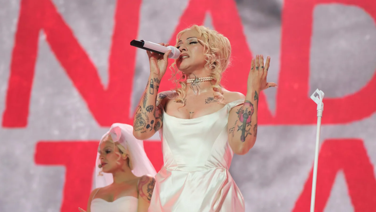 Mon Laferte en el Palacio de los Deportes: Una catarsis colectiva en el Domo de Cobre