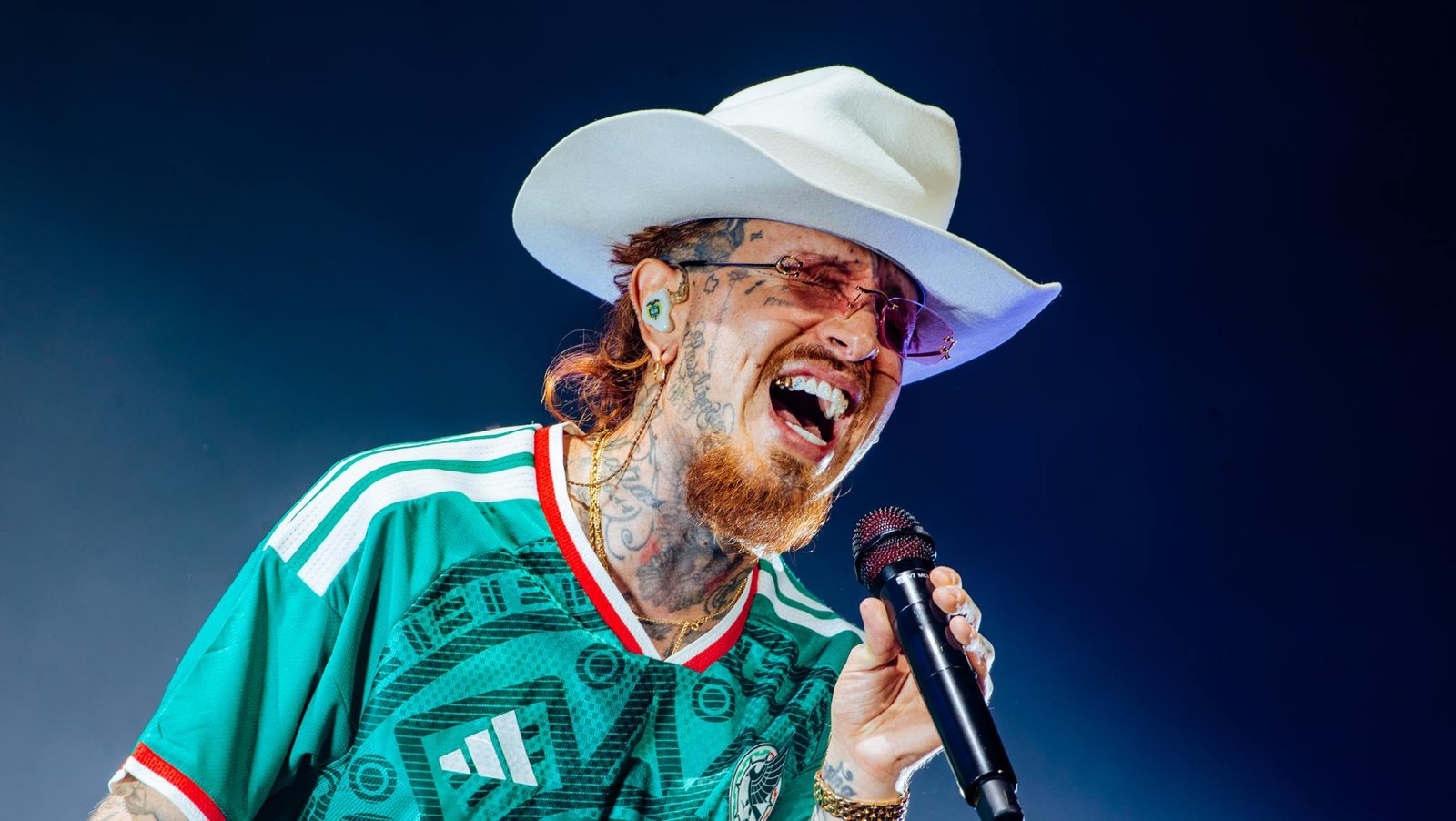 Nanpa Básico transforma el Palacio de los Deportes en un altar de rap y poesía