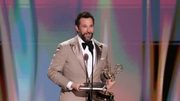 Noah Wyle en los Premios Emmy 2026