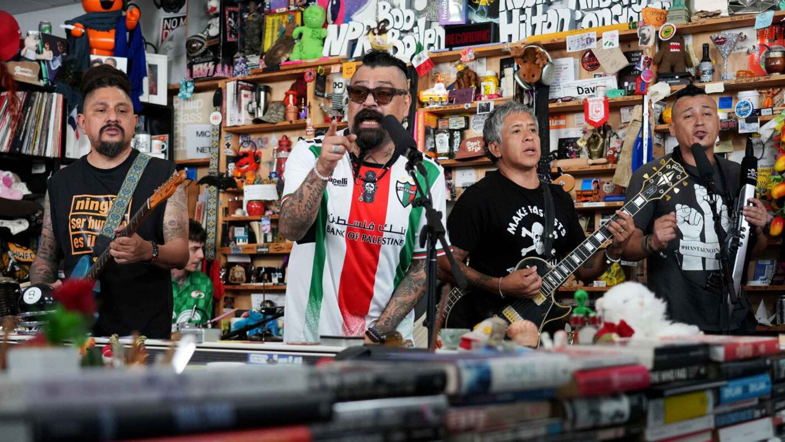 Panteón Rococó y el clamor de resistencia en el Tiny Desk dedicado a desaparecidos en México