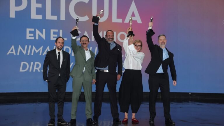 Equipo de En el camino en los Premios Ariel 2026